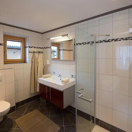 Neumayer Apartment *