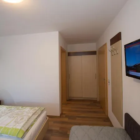 Neumayer Apartment