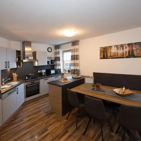 Neumayer Apartment *
