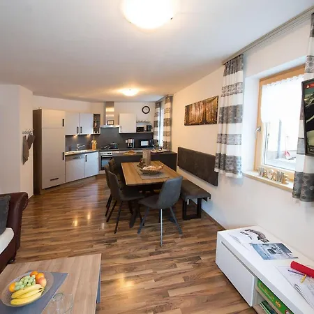 Neumayer Apartment *